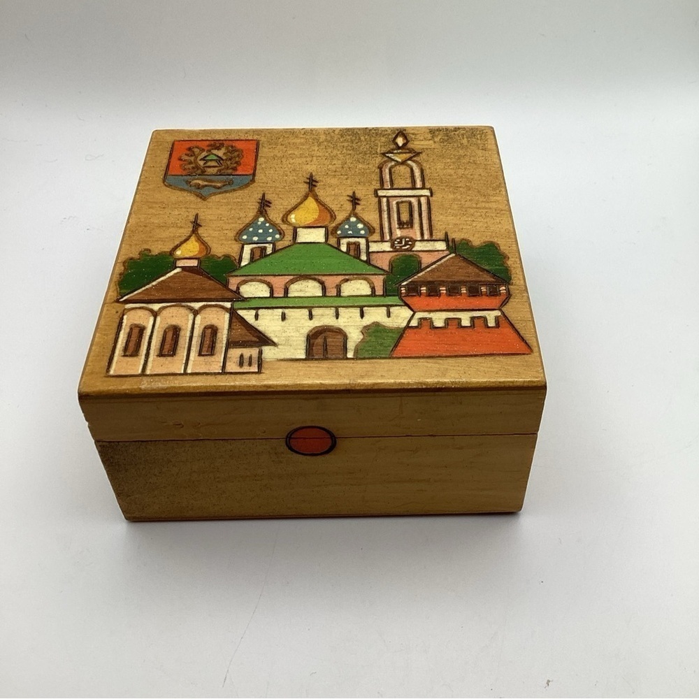 Beriozka Russian Wood Carved Trinket Box Hand Painted 4” wide 2” tall